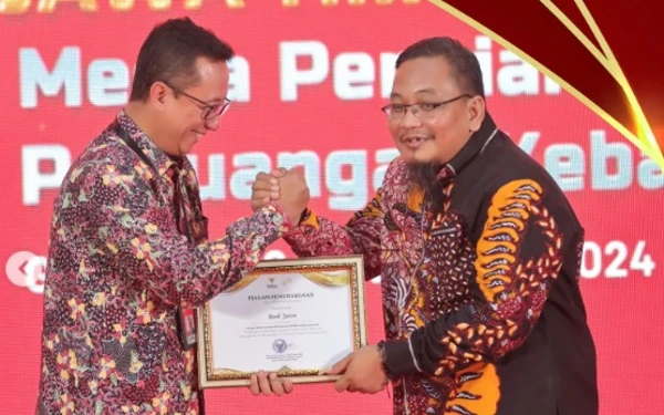 Thumbnail Berita - Dukung Kualitas Penyiaran, Bank Jatim Raih Penghargaan KPID Jawa Timur