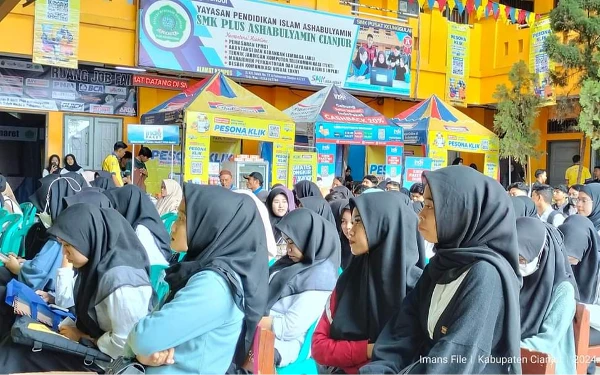 Thumbnail Berita - [BERITA FOTO] Job Fair SMK Plus Ashabulyamin Cianjur, Upaya Lembaga Pendidikan Arahkan Lulusan Agar Bisa Bekerja