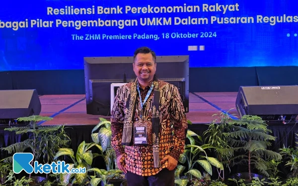 Thumbnail Berita - Ingat Perjuangan Masa Sekolah Penuh Keterbatasan, Direktur Bank Sampang Sebut Guru Sosok Sangat Berjasa dalam Hidupnya