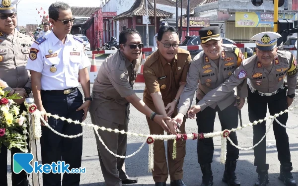 Thumbnail Berita - Ketua DPRD Blitar Apresiasi Peresmian Palang Pintu di Perlintasan Kereta Desa Pasirharjo