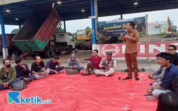 Thumbnail Berita - Bukber Seru di TPA Sampah Griyo Mulyo Bersama Forum Wartawan Sidoarjo