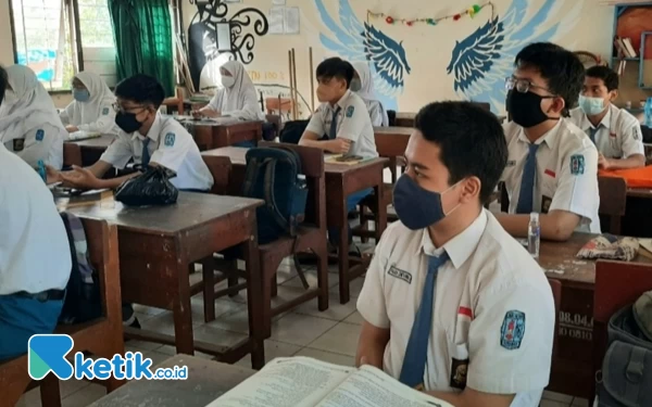 Thumbnail Berita - Catat! PPDB SMA/SMK 2023 Jatim Dibuka, Ini Persyaratan Setiap Jalur