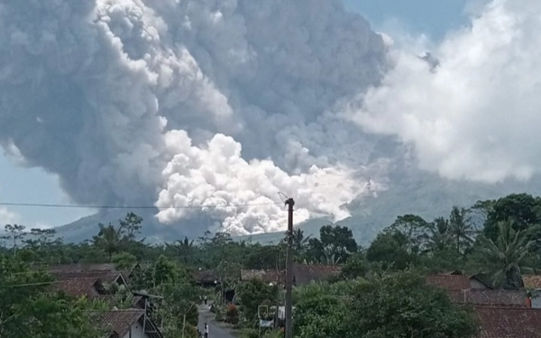 Merapi Erupsi, 8 Desa Terdampak  Abu Vulkanik