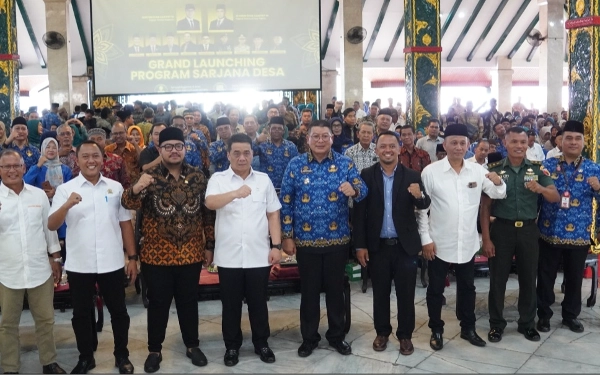 Thumbnail Berita - Didampingi Plt Bupati Malang, Wamendes PDT RI Resmikan Program Sarjana Desa