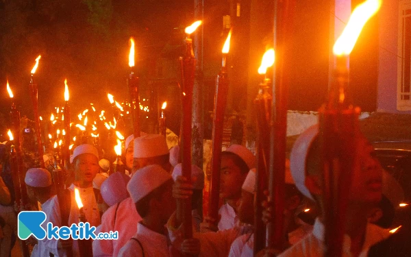 Thumbnail Berita - [Berita Foto] Meriahnya Pawai Obor Menyambut Ramadan 1445 H di Palembang