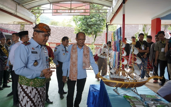 Thumbnail Berita - Kemenkumham Jatim Ajak Masyarakat Beli Karya Napi