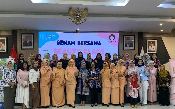 Thumbnail Berita - Instaperfect Gelar Beauty Class Bersama Dharma Wanita Diskop UKM Jatim