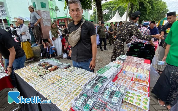 Thumbnail Berita - Berkah 1 Abad NU, Pedagang Asongan Asal Sumatera Raup Untung