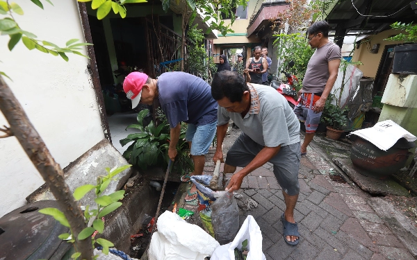 Thumbnail Berita - Kerja Bakti, Pemkot Surabaya Terjunkan 20  Dump Truck 