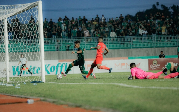 Thumbnail Berita - Tumbangkan Borneo FC, Aji Yakin Persebaya Segera Tembus Tiga Besar