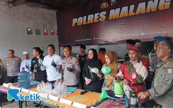 Thumbnail Berita - Grebek Home Industri Miras Ilegal, Polres Malang Amankan Produsen Sekaligus Distributor