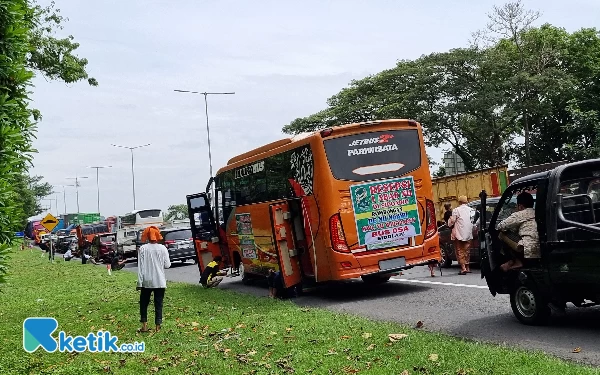 Thumbnail Berita - Resepsi Puncak 1 Abad NU, Tol Sidoarjo-Surabaya Lumpuh