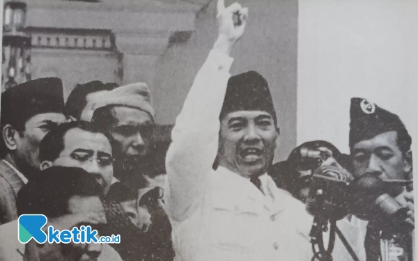 Thumbnail Berita - Kala Presiden Sukarno Memberi dan Menaikkan Pangkat Perwira dalam Satu Jam