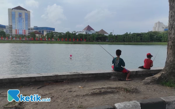 Thumbnail Berita - Waduk Unesa Jadi Destinasi Ngabuburit