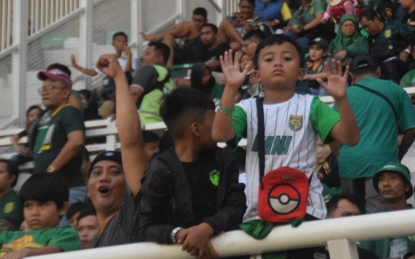 Thumbnail Berita - Harga Tiket Persebaya vs Arema Naik , Begini Tanggapan Bonek