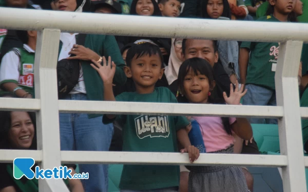 Thumbnail Berita - Ubah Stigma Horor Stadion, Persebaya Sediakan Tribun Khusus Keluarga