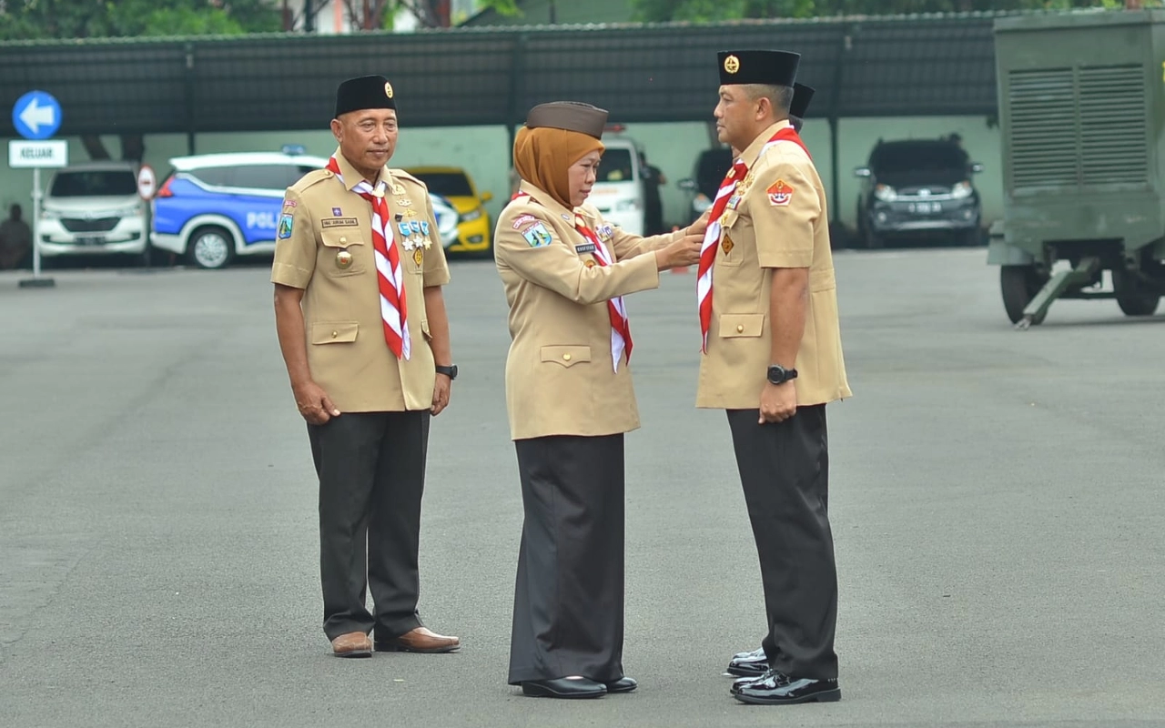 Thumbnail Berita - Khofifah Lantik Pangdam Jadi Ketua Mabisaka Wira Kartika Jatim 