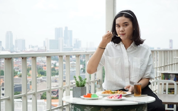 Thumbnail Berita - MaxOne Hotel Dharmahusada Tawarkan Pengalaman Lunch dengan City View Surabaya