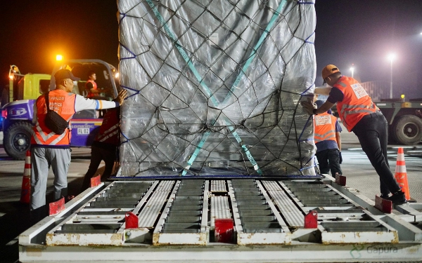 Thumbnail Berita - Logistik MotoGP Kloter Ketiga Mendarat di Bandara International Lombok, Beratnya 98 Ton