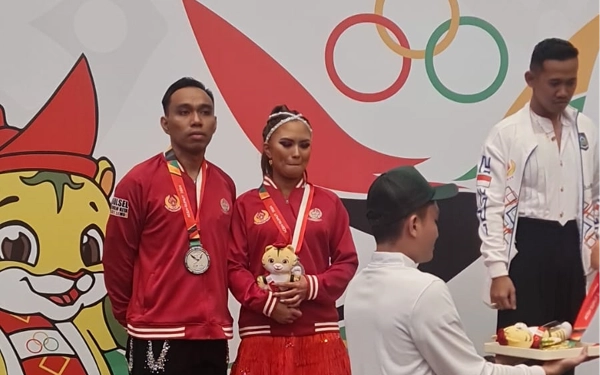 Thumbnail Berita - Meski Dibekap Cedera, Atlet Dansa Bersaudara Sumbang Medali Perak untuk Sulsel di PON 2024